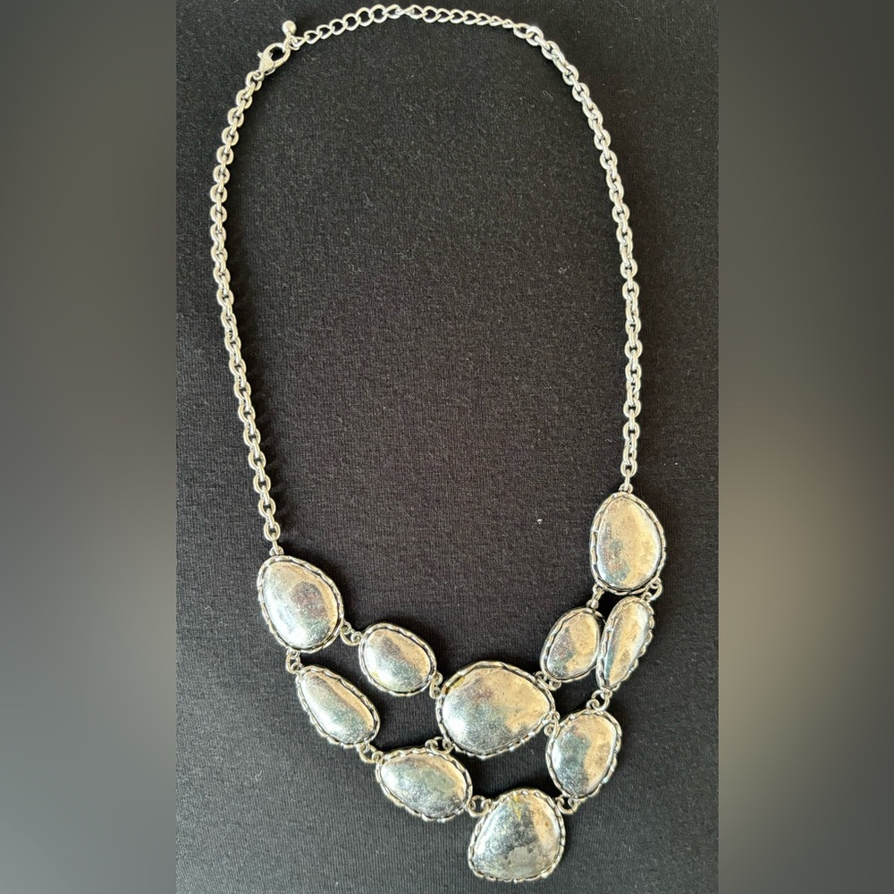 Silver tone fashion necklace - Picture 4 of 4